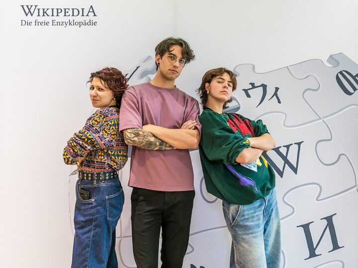 Luftmentsh, Peter, Maja in der Fotoecke der WikiCon 2025