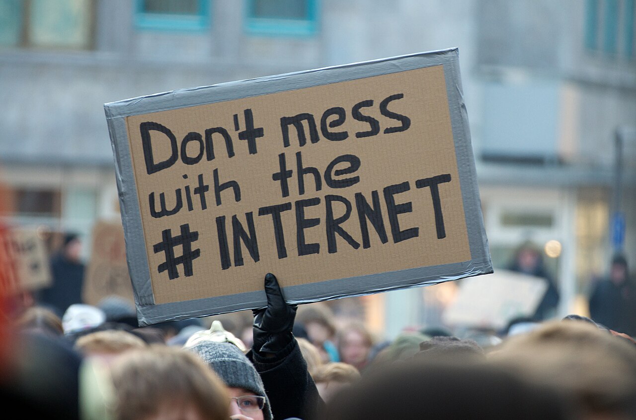 Protestplakat: Don't mess with the Interent