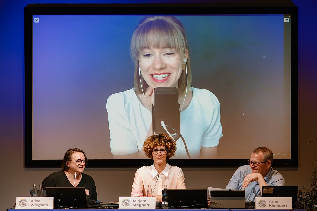 Valerie bei der Mitbliederversammlung