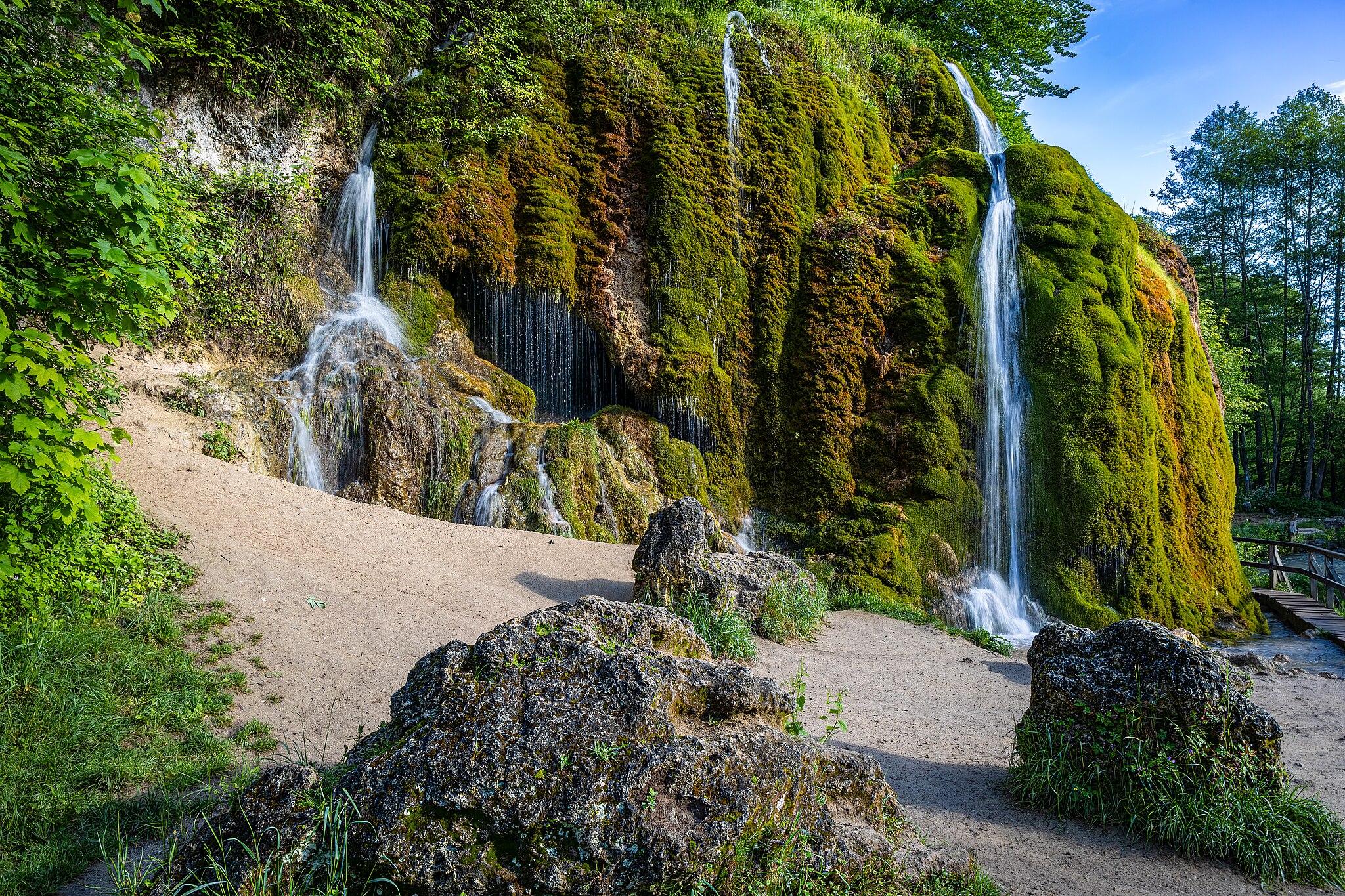 4. Platz: Superbass mit Dreimühlen-Wasserfall in Üxheim-Ahütte, Landkreis Vulkaneifel, Rheinland-Pfalz