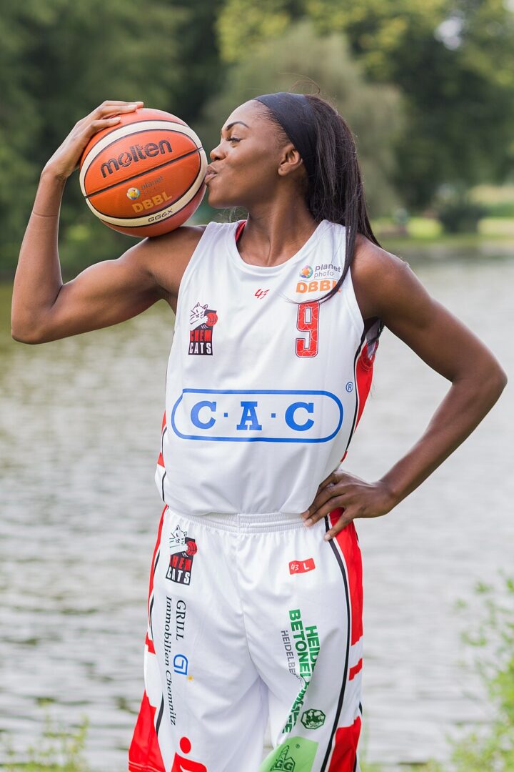Portrait mit Basketball
