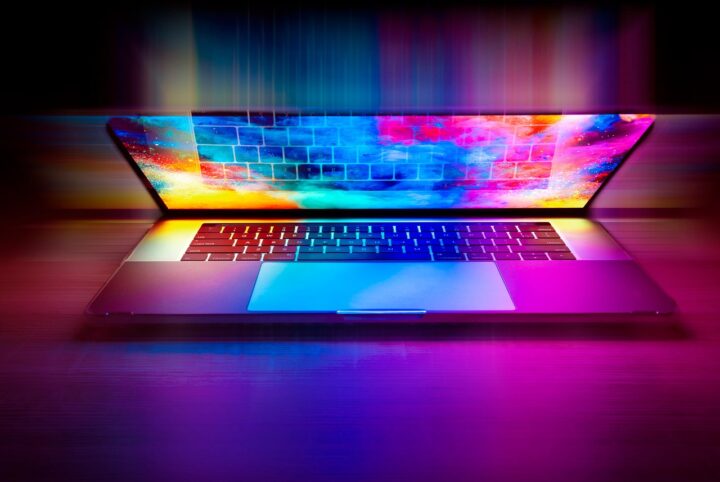 Laptopscreen mit Galaxie-Darstellung