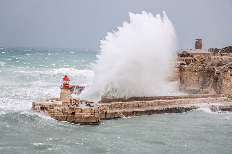 Bild des Wellenbrechers am Fort Ricasoli auf Malta
