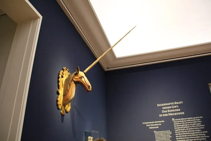 Apothekenzeichen Einhornkopf