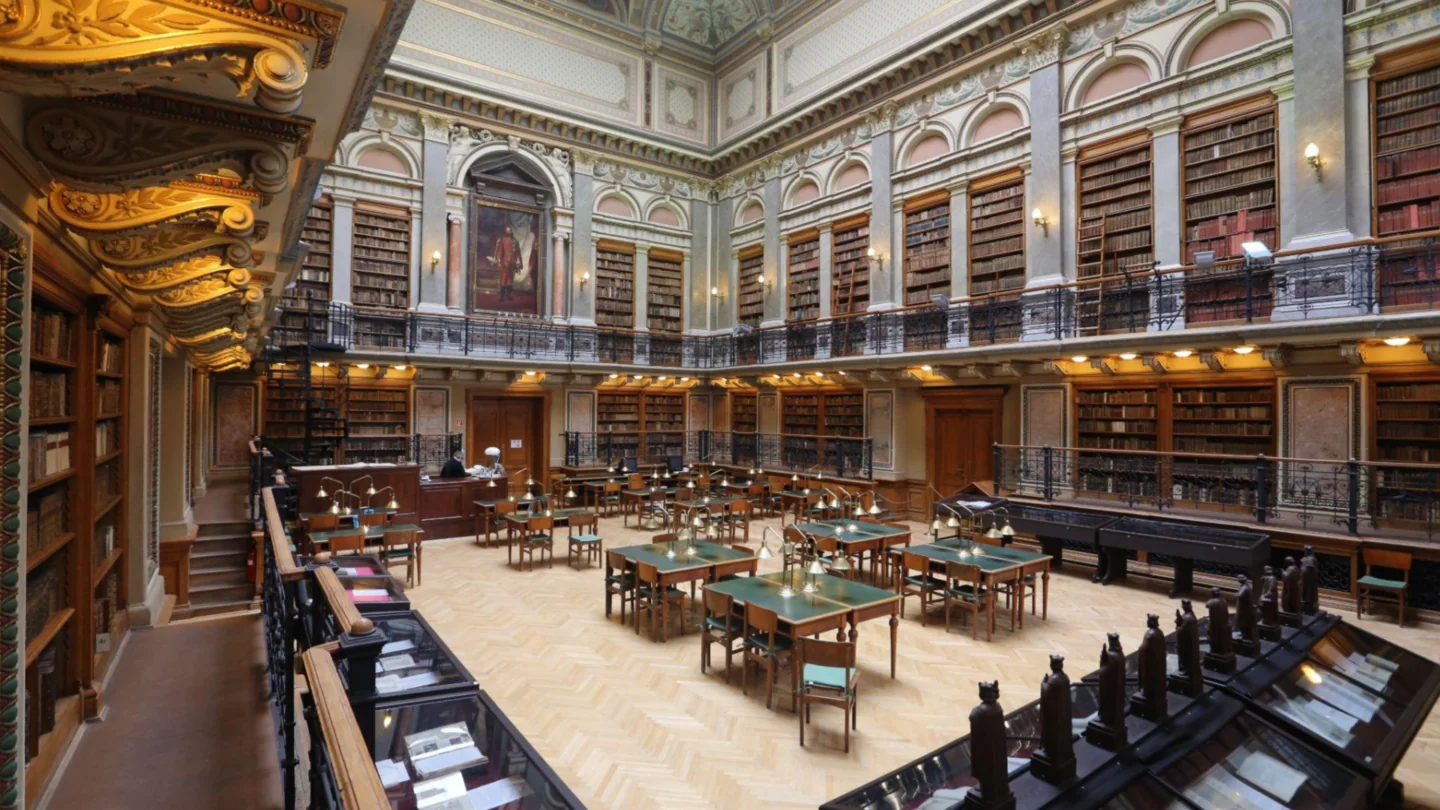 Biblioteca de la Universidad Eötvös Loránd, Budapest.