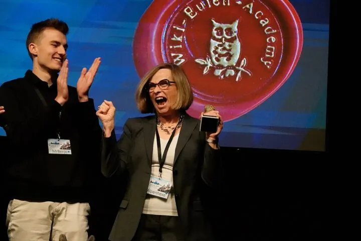 Jubel bei der Verleihung der WikiEule