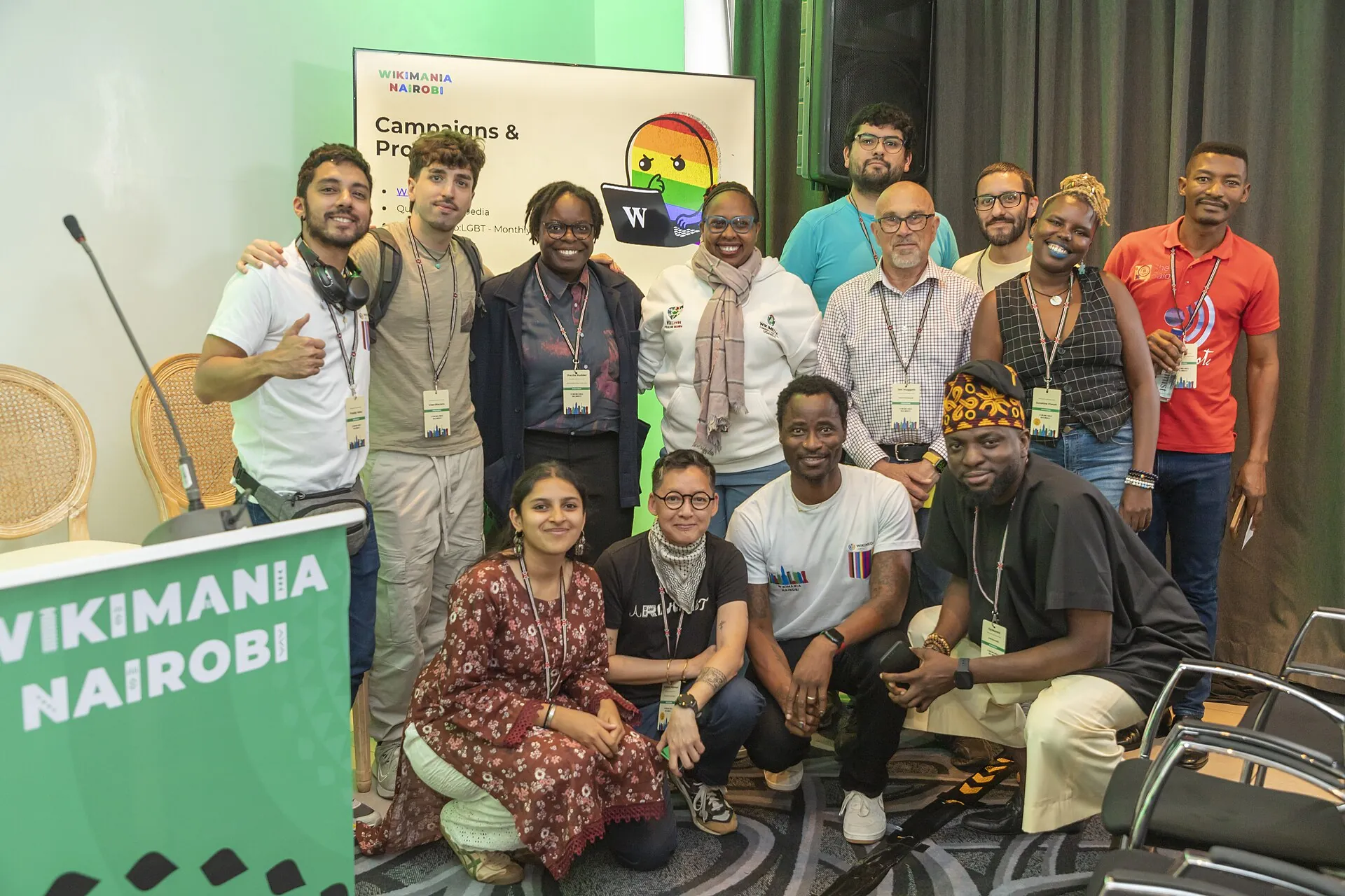 Bisi Alimi mit weiteren Teilnehmer*innen auf der Wikimania 2025 in Nairobi