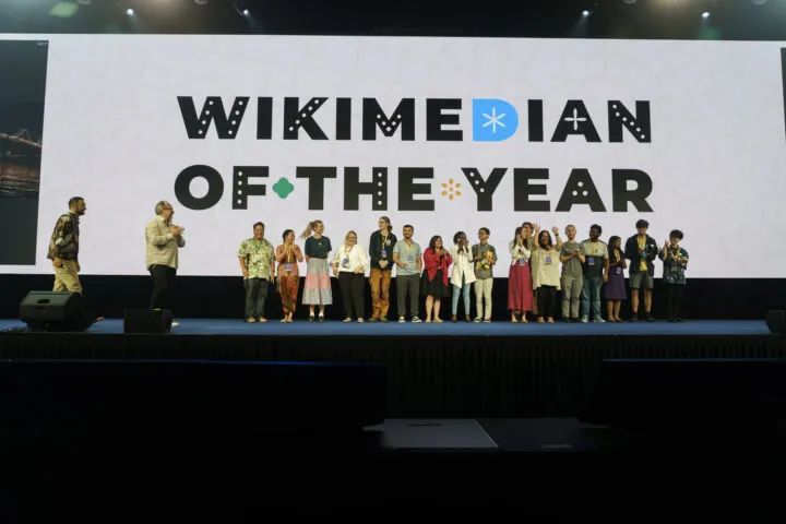 Die Preisträger*innen auf der Bühne während der Preisverleihung