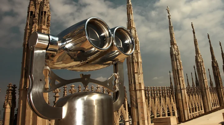 Binoculars at Duomo roof, Milan: https://www.flickr.com/photos/albertopveiga/